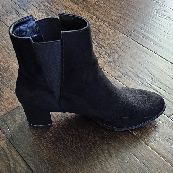 Black Faux Suede Booties Size 9 - Picture 6 of 12